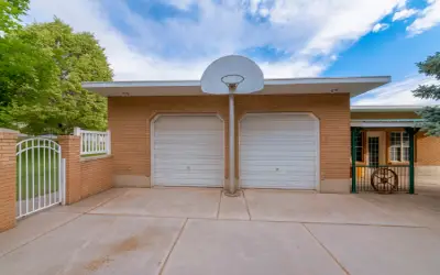 vancouver washington house before basketball hoop removal and hauling